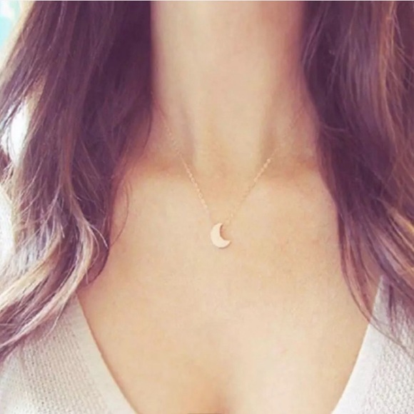 ⚜️[𝟯/$𝟭𝟴]⚜️Silver Moon Simple Dainty Choker NEW - Picture 5 of 9